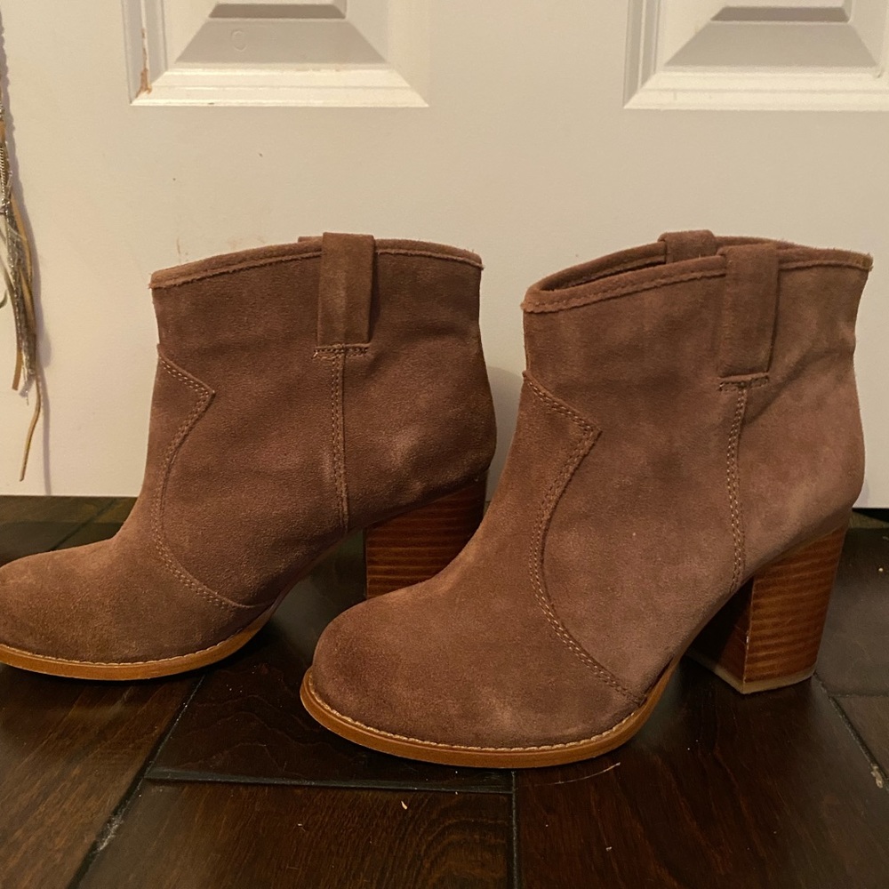 Splendid suede tan booties size 6.5 worn 1 time